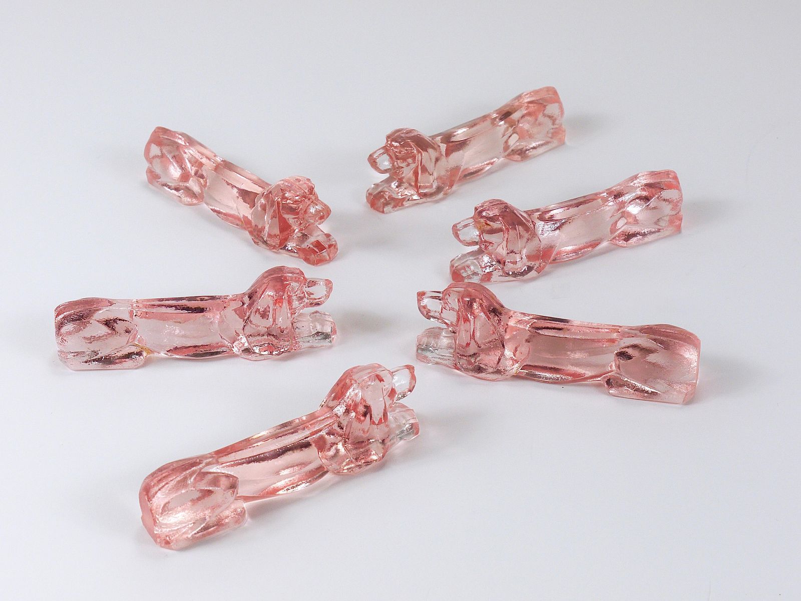 12 French Art Deco Dachshund Basset Hound Knife Rests, Rosé Glass, France, 1930s photo vintage