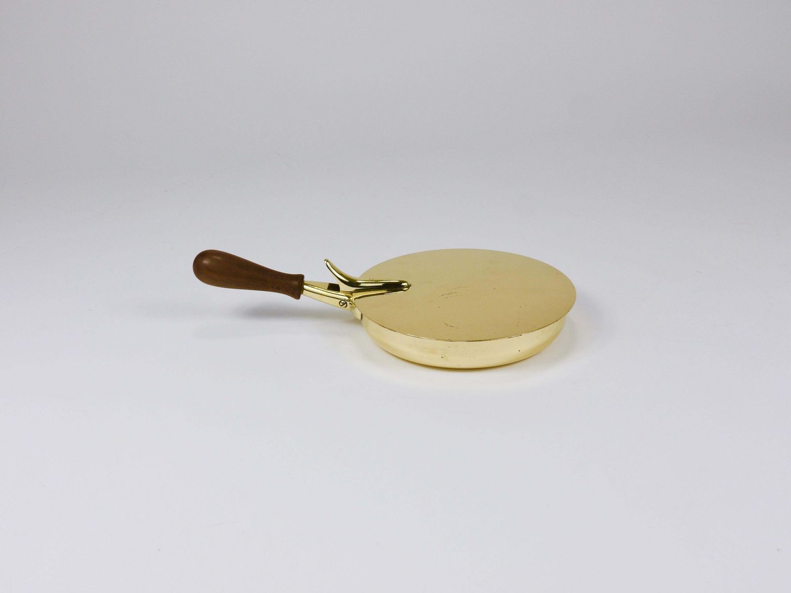 photo vintage Marked Carl Aubock Butler Brass Ashtray With Lid And Handle, Vienna, 1950s