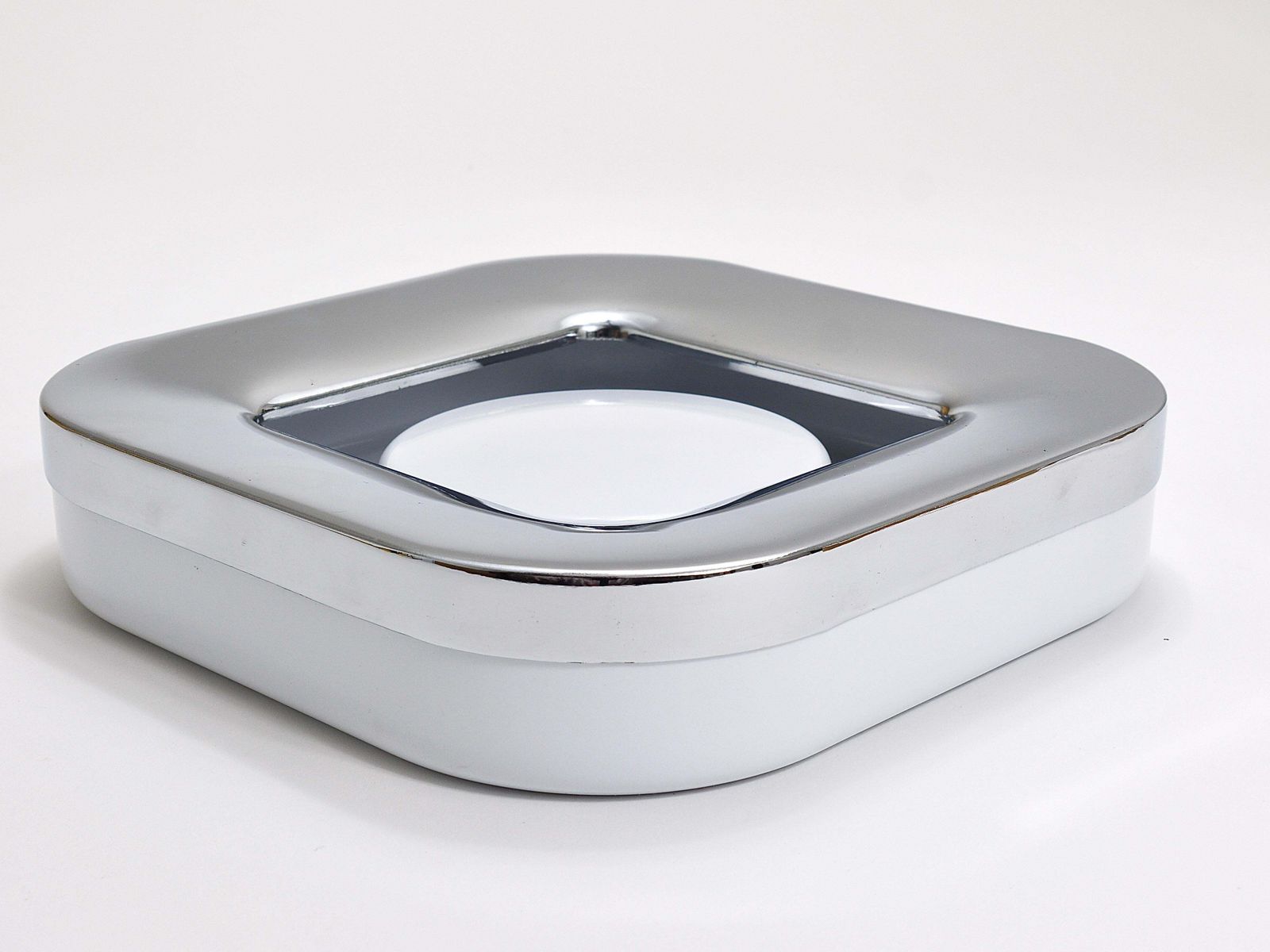 605.0 Ico Parisi Square White Ashtray, Chrome & Melamine By Lamperti, Italy, 1970s photo