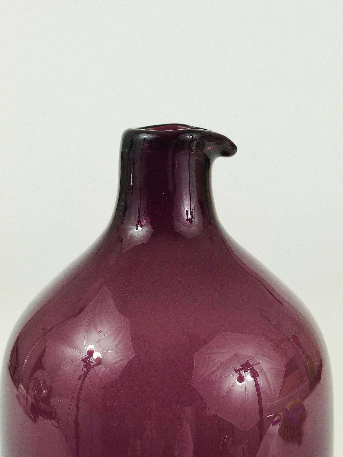 photo furniture Signed Purple Timo Sarpaneva Pullo Bird Bottle Glass Vase, Iittala, Finland