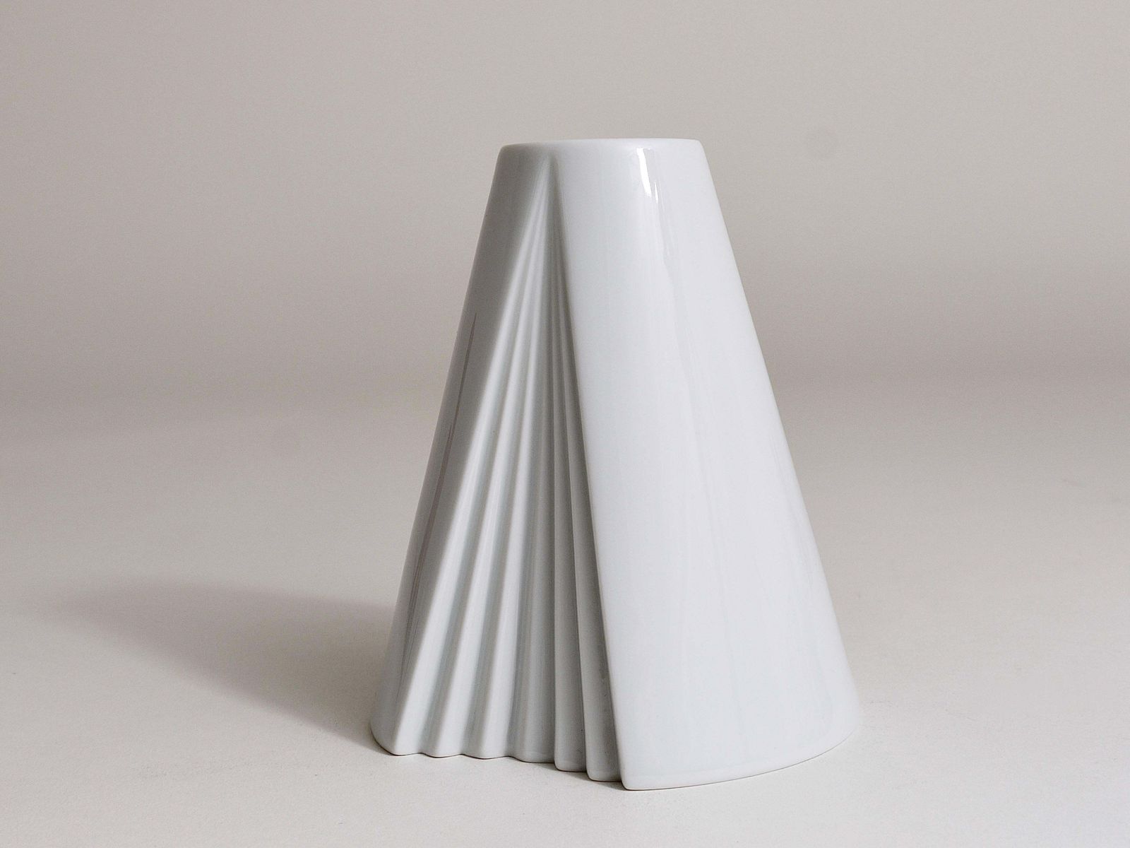 Ambrogio Pozzi Rosenthal White Geometric Op Art Porcelain Vase, Germany, 1980s photo vintage