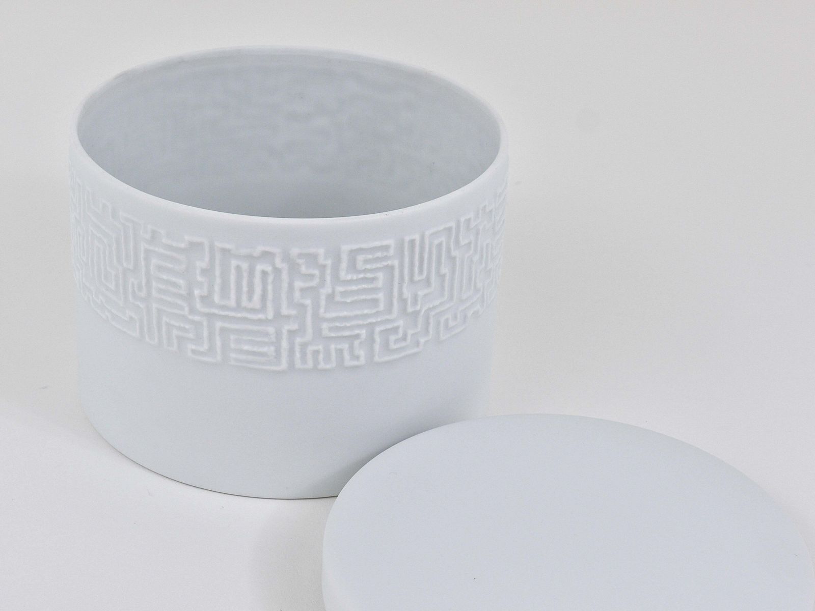 Cuno Fischer Rosenthal Studio Linie White Relief Op Art Bowl With Lid, 1960s photo 476.0