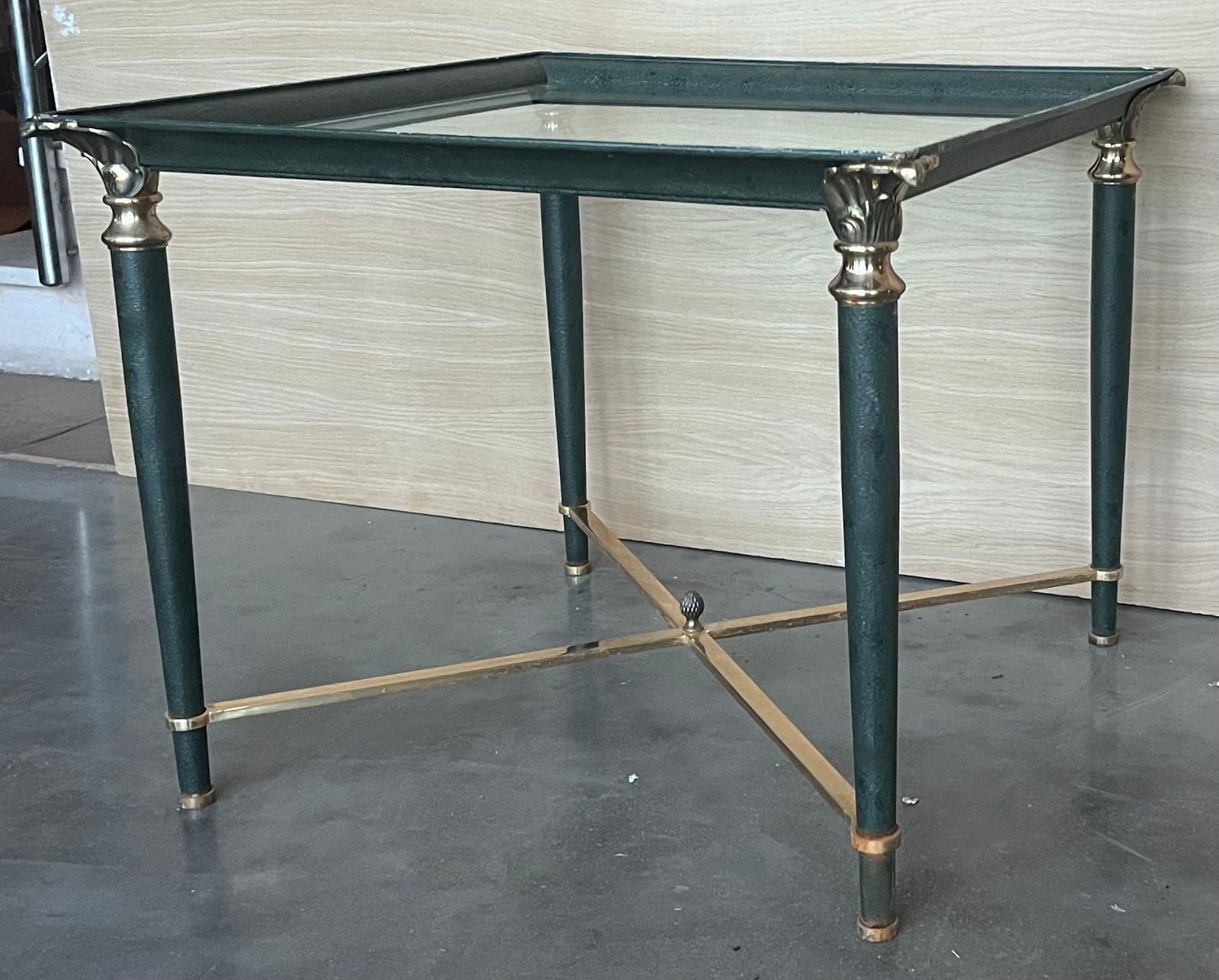 Table basse mid-century modern en fer vert, détails en bronze et laiton photo 2068.0