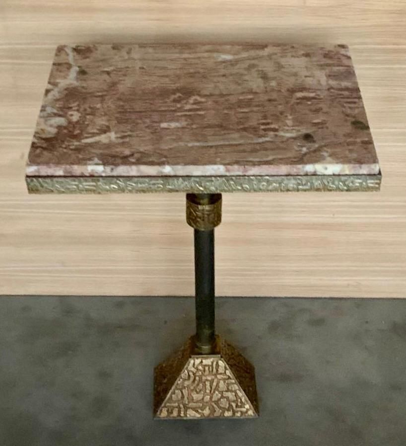 Table d'appoint italienne en métal gravé imprimé animalier, plateau carré en granit photo for sale