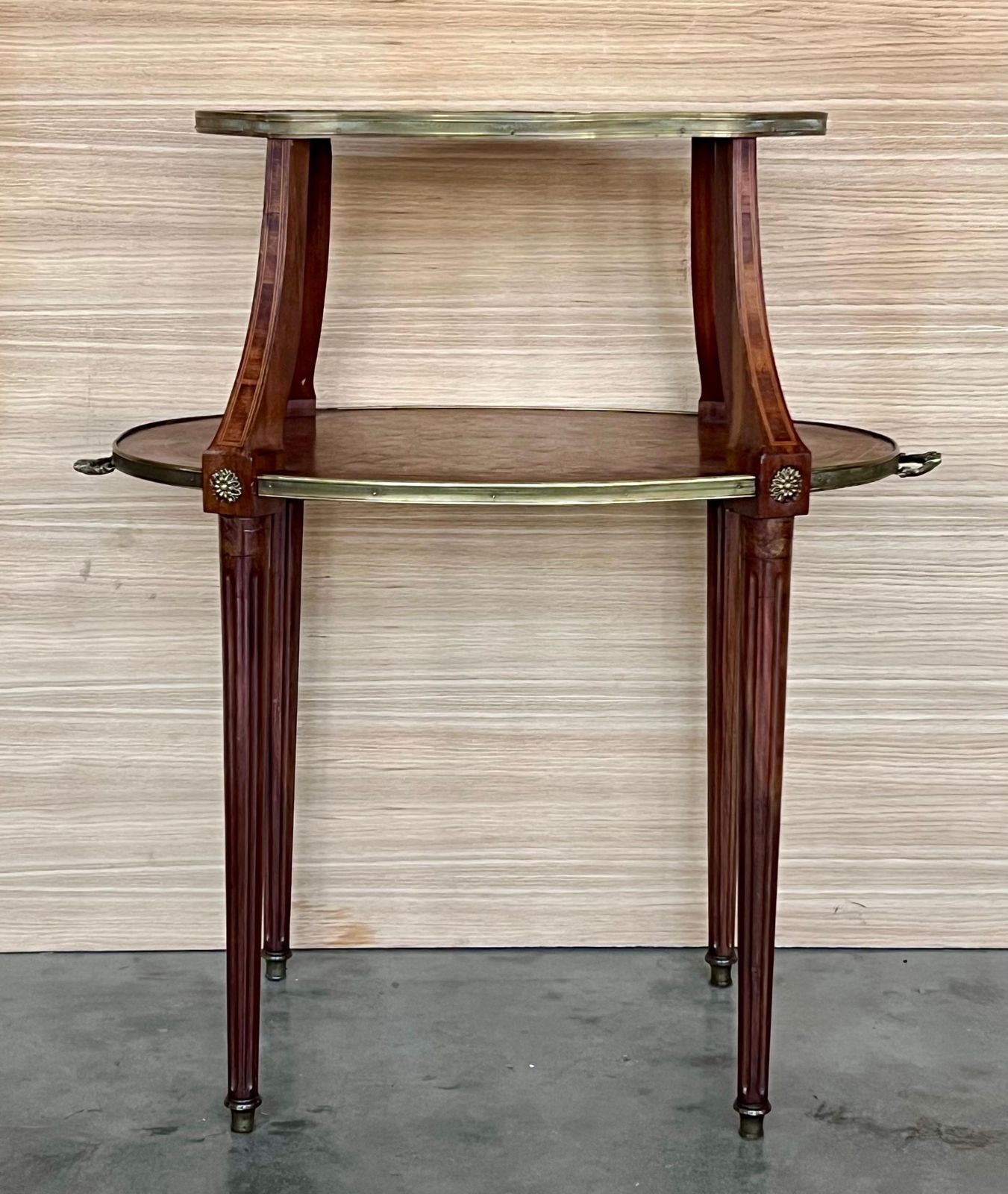 Présentoir à dessert français à deux plateaux en acajou, dans le style de Louis XVI photo furniture