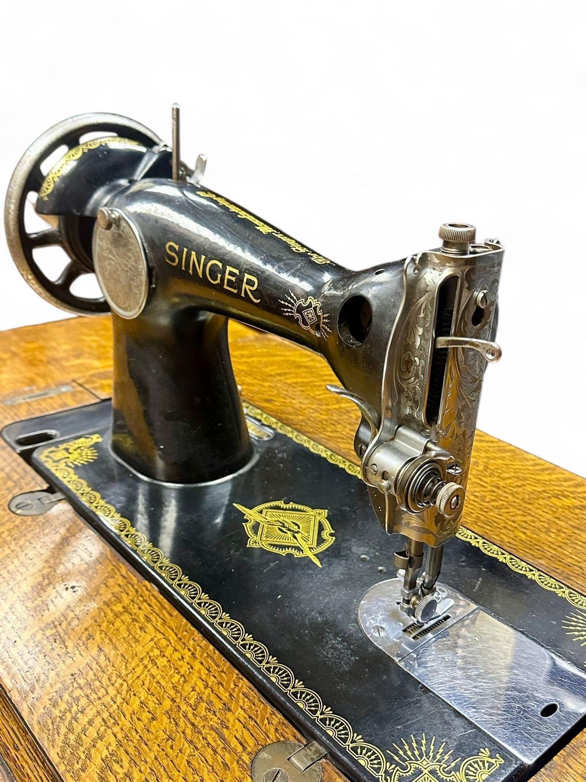 Vintage Singer Sewing Machine / Model 15k80 Central Bobbin / 19th Century/ Free Delivery photo furniture