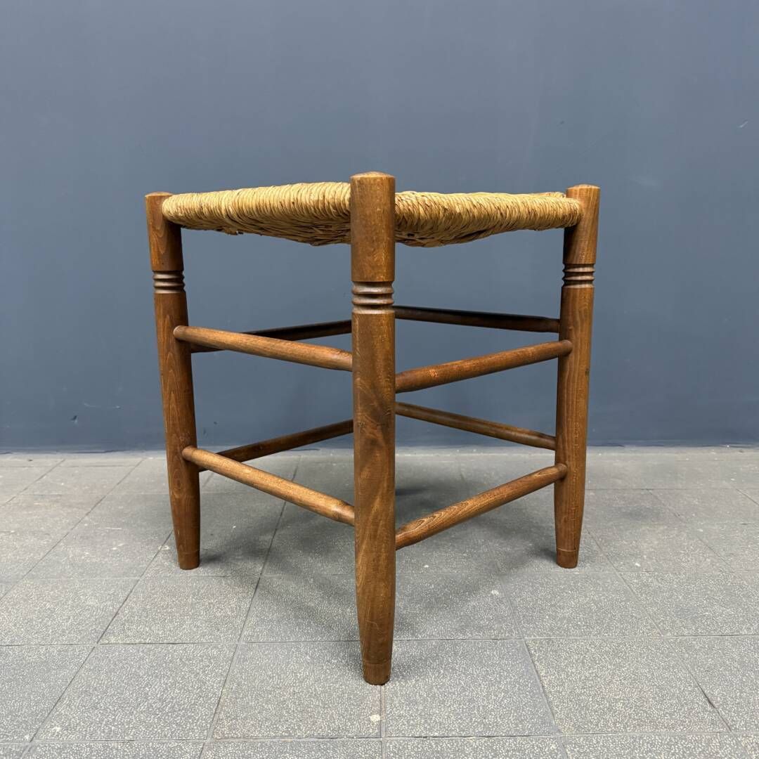photo buy Set Nederlandse Beukenhouten Krukken Met Bekleding Met Paspelrand