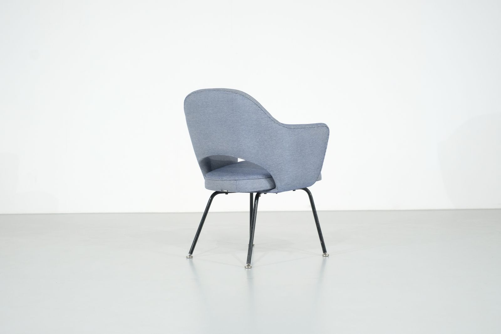 photo furniture Armchair "Conference" By Eero Saarinen Produced By Knoll For Ibm, USA 1957.