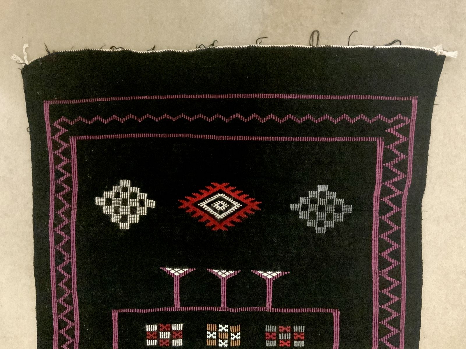 photo vintage Unique, One Off, Moroccan Handmade Woven Berber Rug, Made In Atlas Mountains