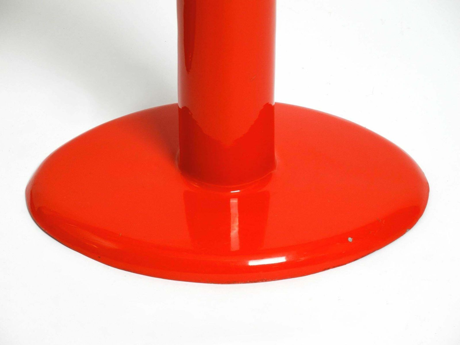 photo vinterior Two Abstract Metal Floor Sculptures By Tony Almén And Peter Gest For Ikea 1990