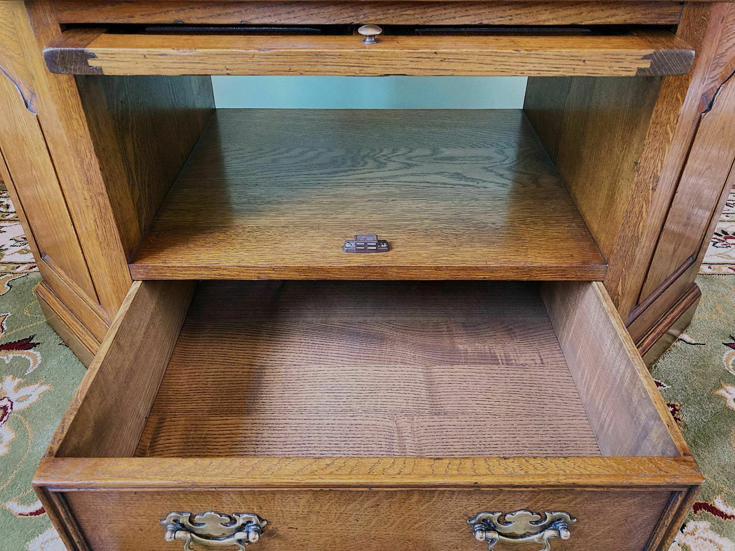 Royal Oak Canterbury Corner Tv Cabinet photo vinterior