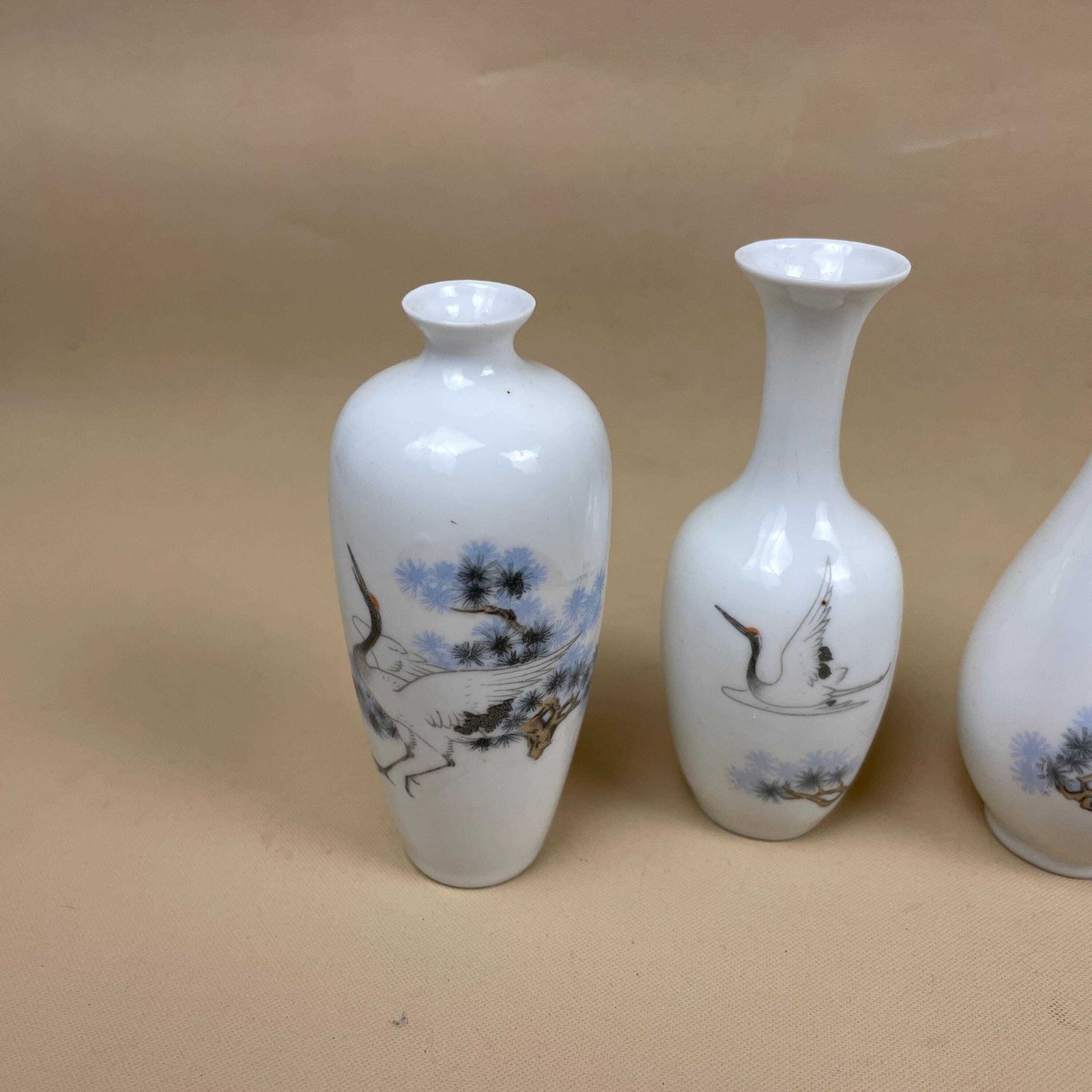 Set Of 4 Miniature Oriental Chinese Ceramic Porcelain Hand Painted Vase Small Floral Decorative Pot Antique Asian White Fish Bone China photo for sale