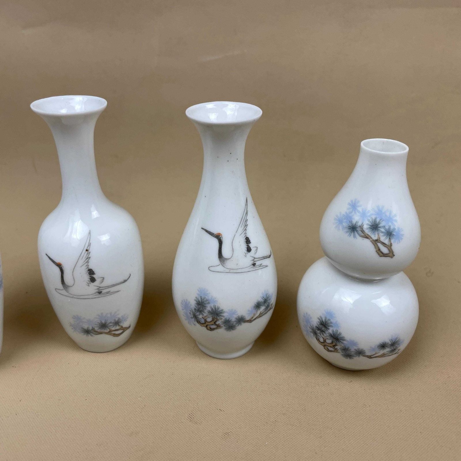 Set Of 4 Miniature Oriental Chinese Ceramic Porcelain Hand Painted Vase Small Floral Decorative Pot Antique Asian White Fish Bone China photo Home Decor