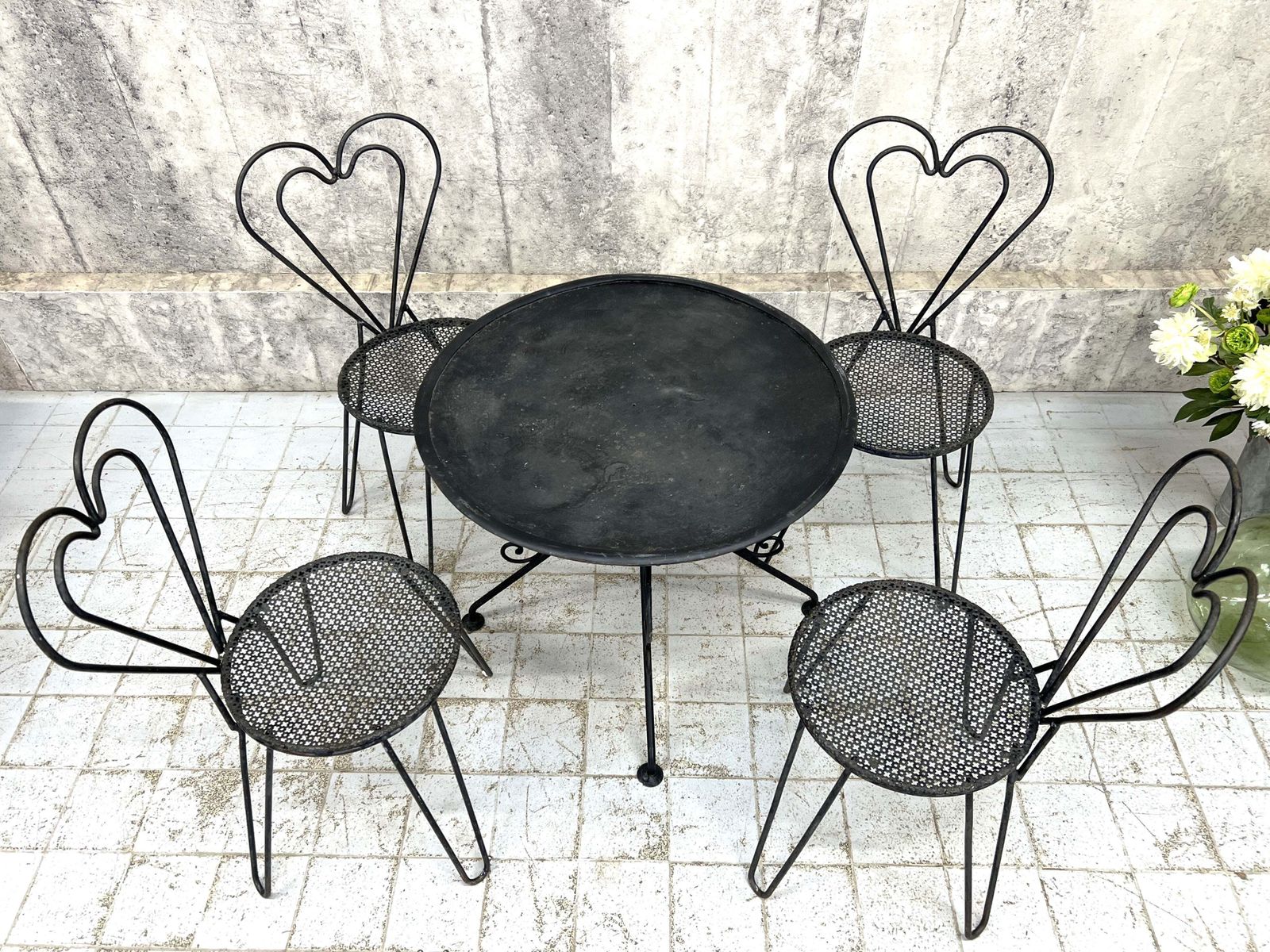 Set Of 4 Black Metal Garden Chairs And Circular Table photo Garden Furniture