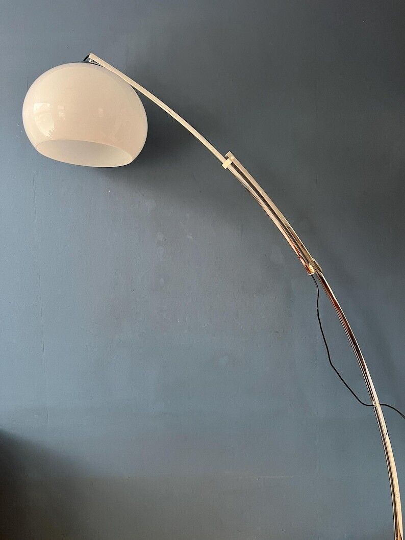 Italiaanse Mid Century Goffredo Reggiani Booglamp Met Witte Plexiglazen Kap photo Verlichting