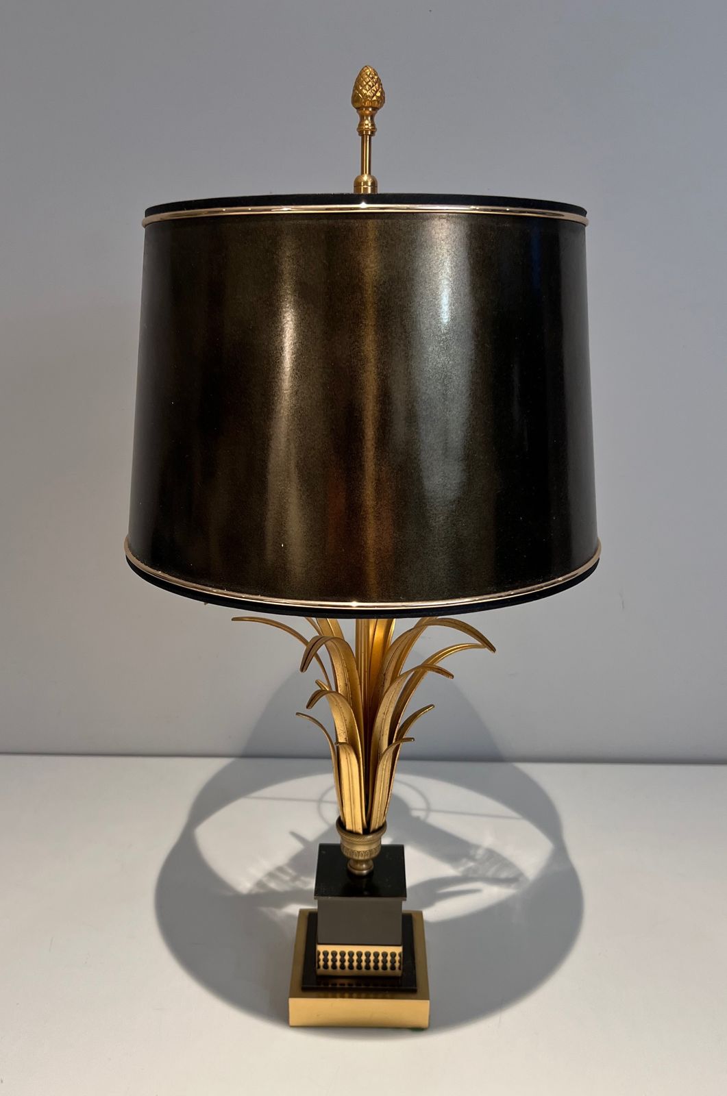 Pineapple Lamp In Gold Metal And Black Lacquer In The Style Of Maison Charles photo vinterior