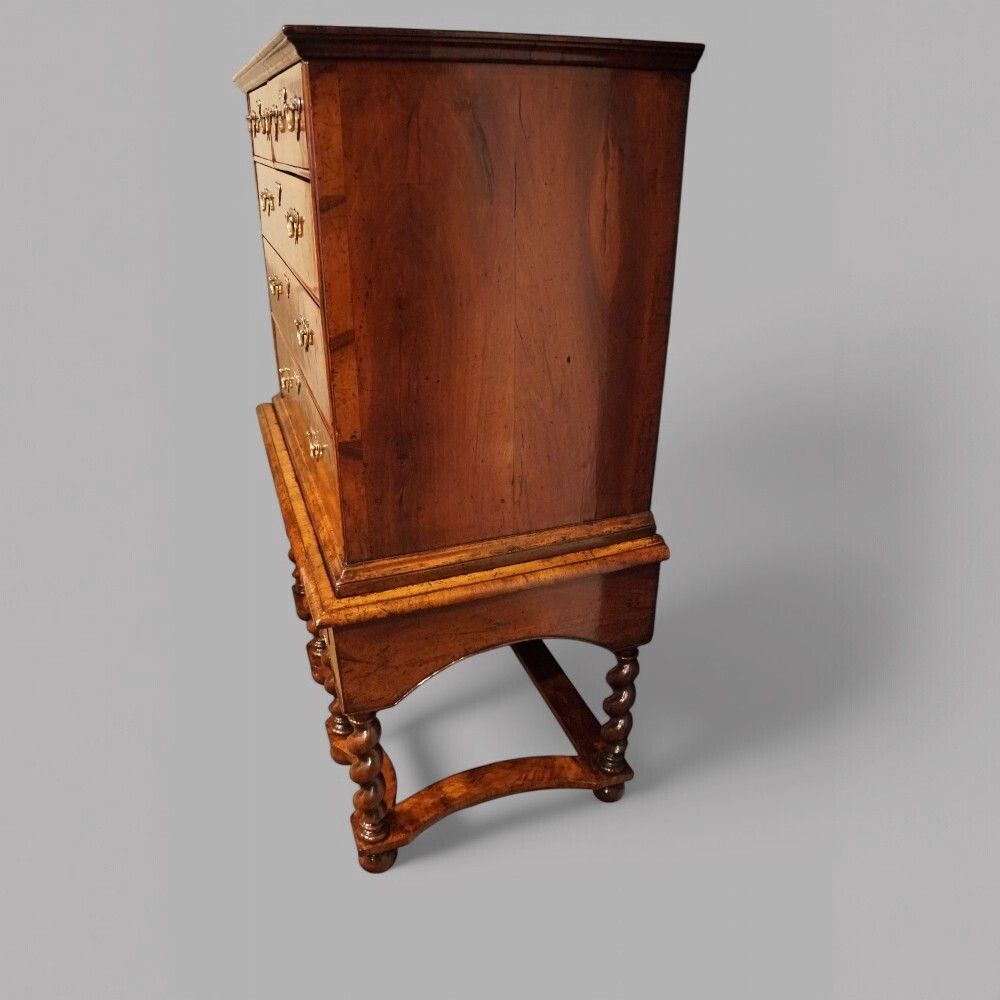 photo vinterior William And Mary Walnut Chest On Stand