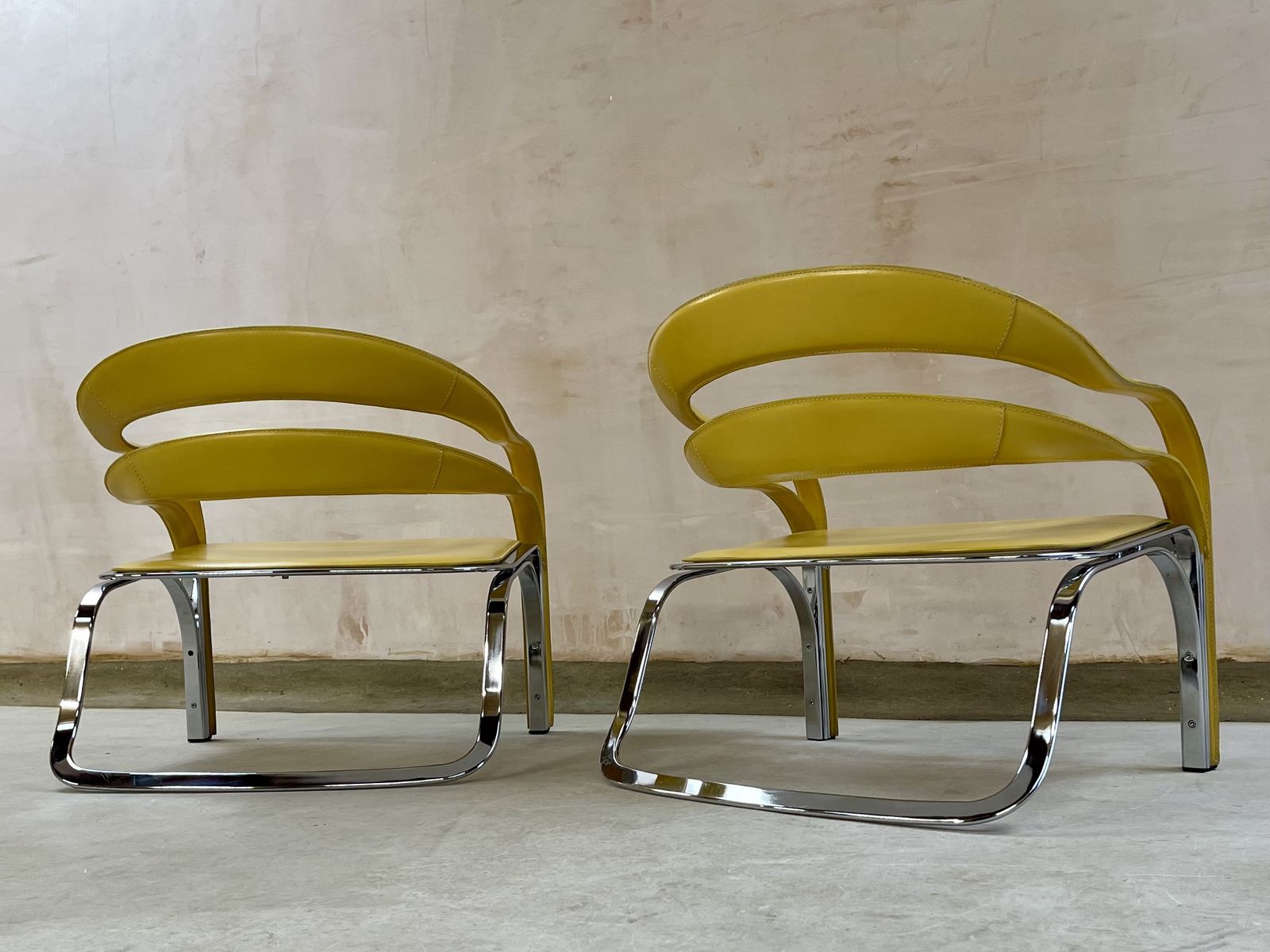 photo vinterior Fetteccini W Chair Pair Vladimir Kagan Armchair Cocktail Accent Statement Chair Yellow