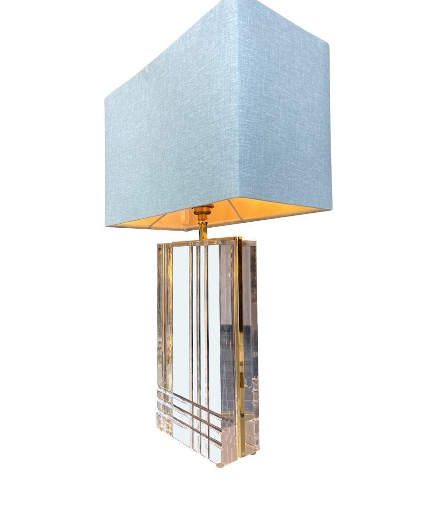photo vinterior A Pair Of 1970s Italian Gilt Metal And Lucite Lamps