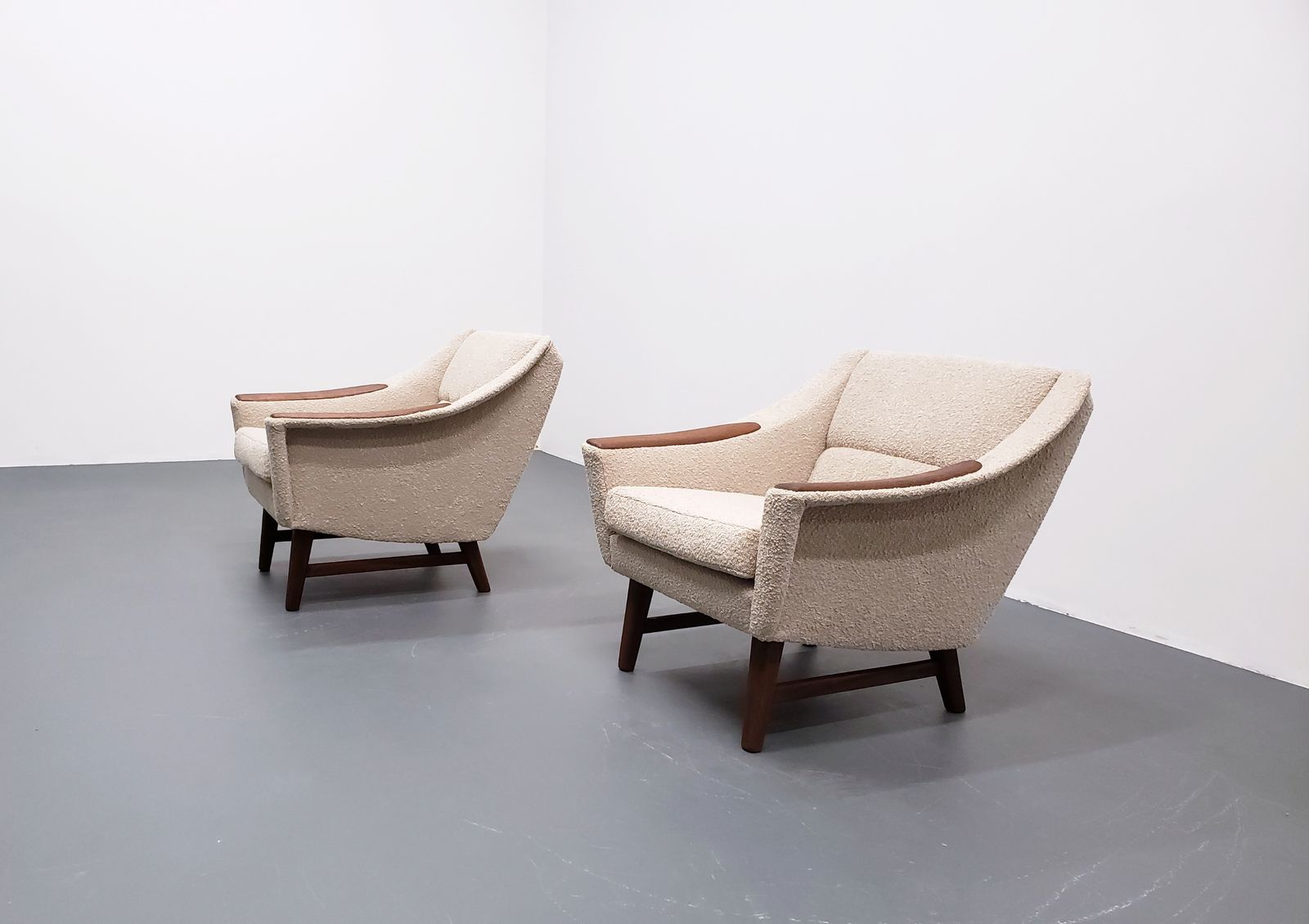 Set Of Two   1960 Mid Century Danish Teak Loungers In Beige Boucle photo vintage
