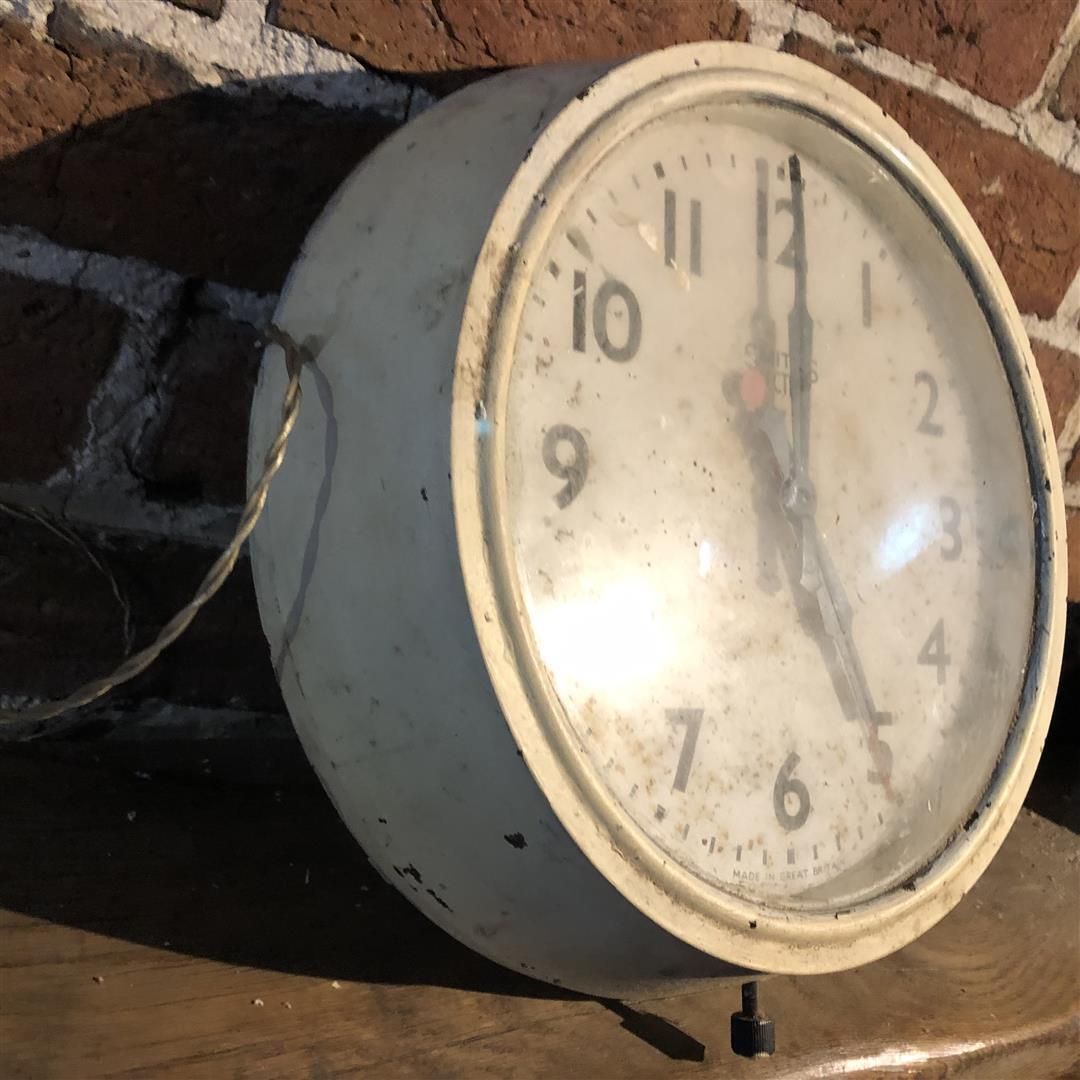 Vintage 1950s Electric Wall Clock With Bakelite Case photo for sale