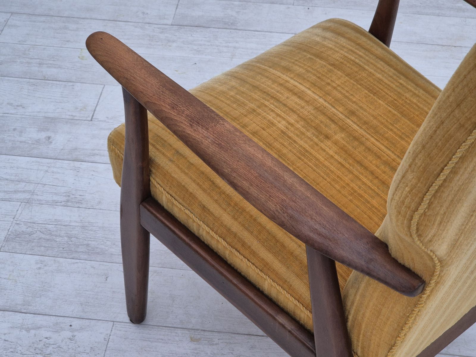 photo vinterior 1960s, Danish Design By Kurt Olsen, Armchair Model 230, Original Condition.