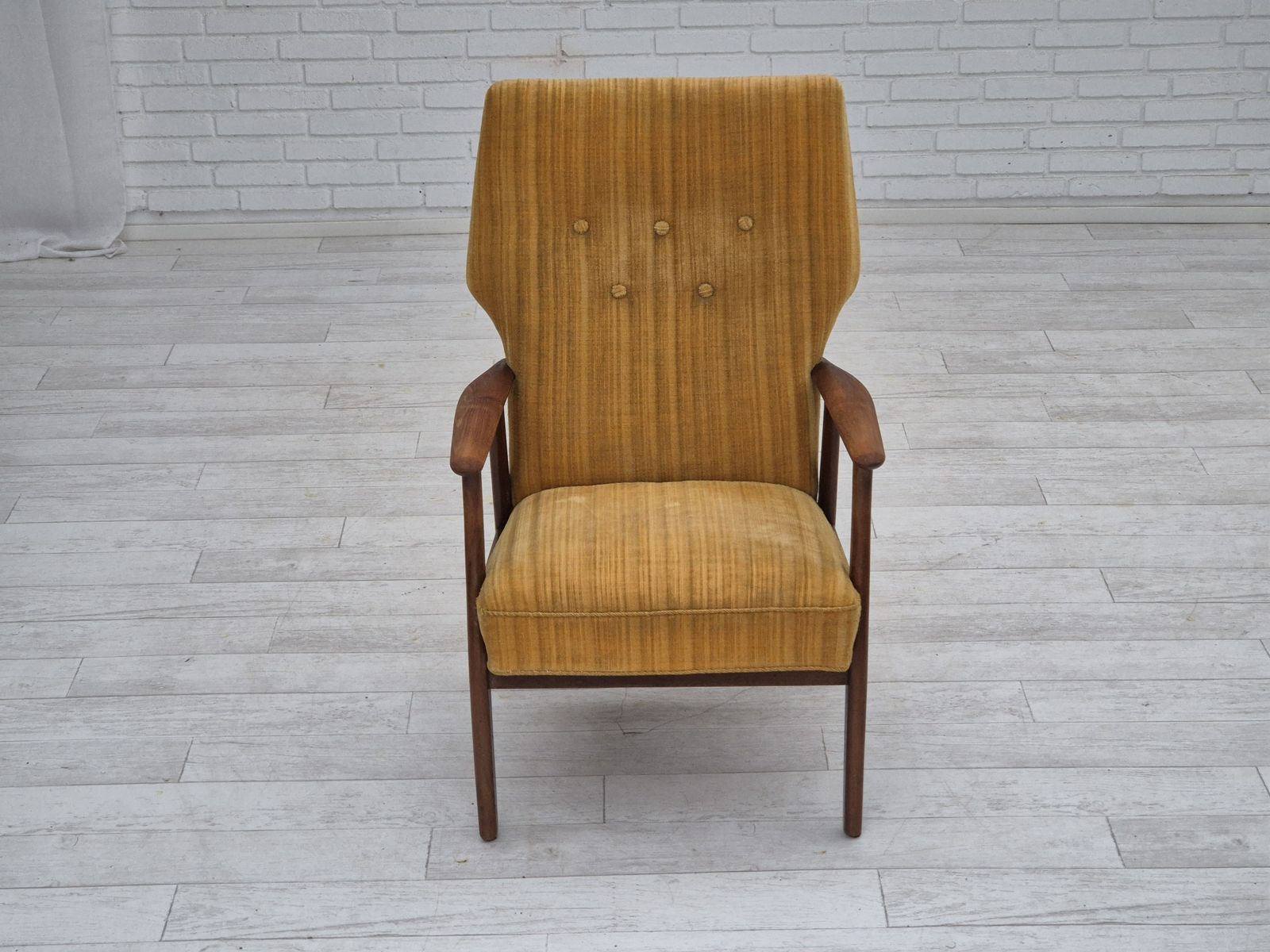 photo vintage 1960s, Danish Design By Kurt Olsen, Armchair Model 230, Original Condition.