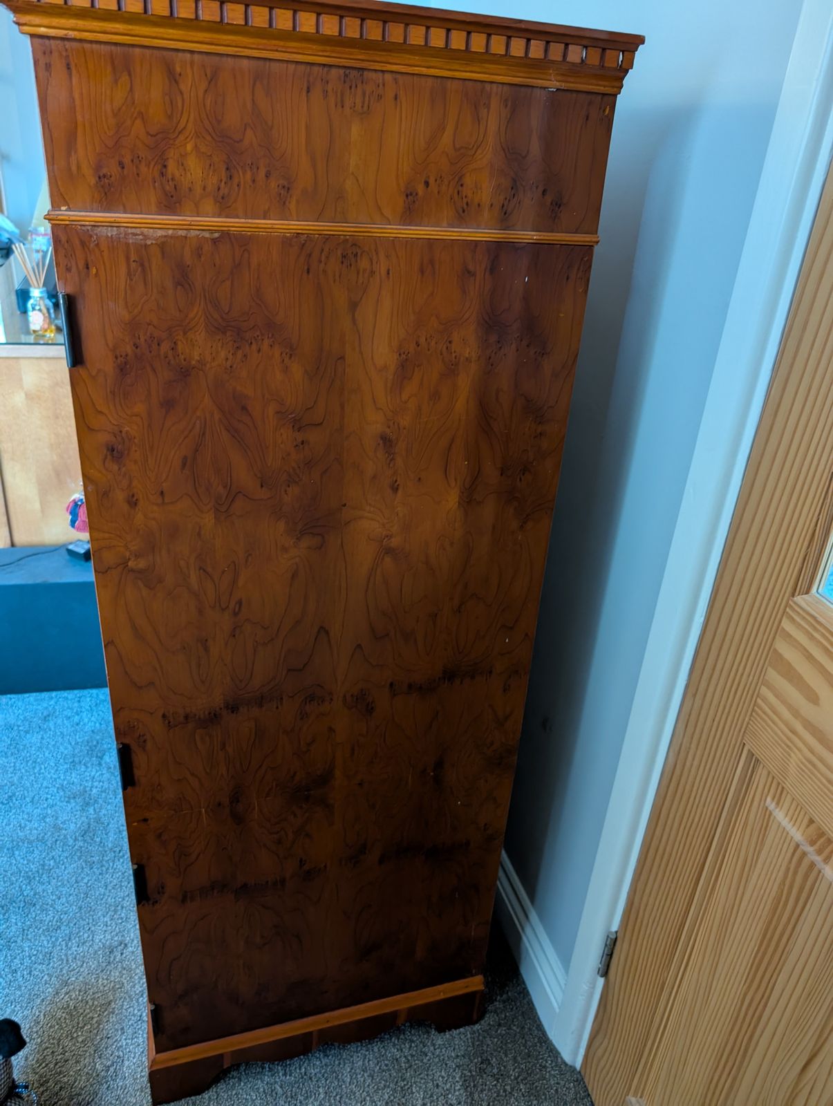 photo furniture Modern Abbey Craft Yew Wood Drinks Cabinet/ Tv Unit  With Sheraton Detailing