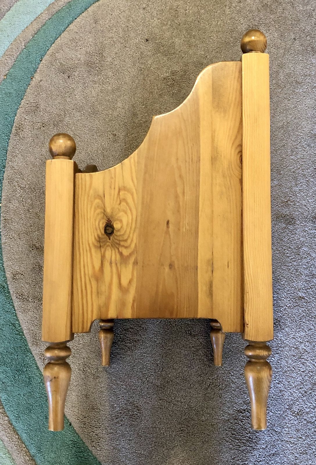 photo vinterior Handsome Vintage Pine Magazine Rack / Canterbury