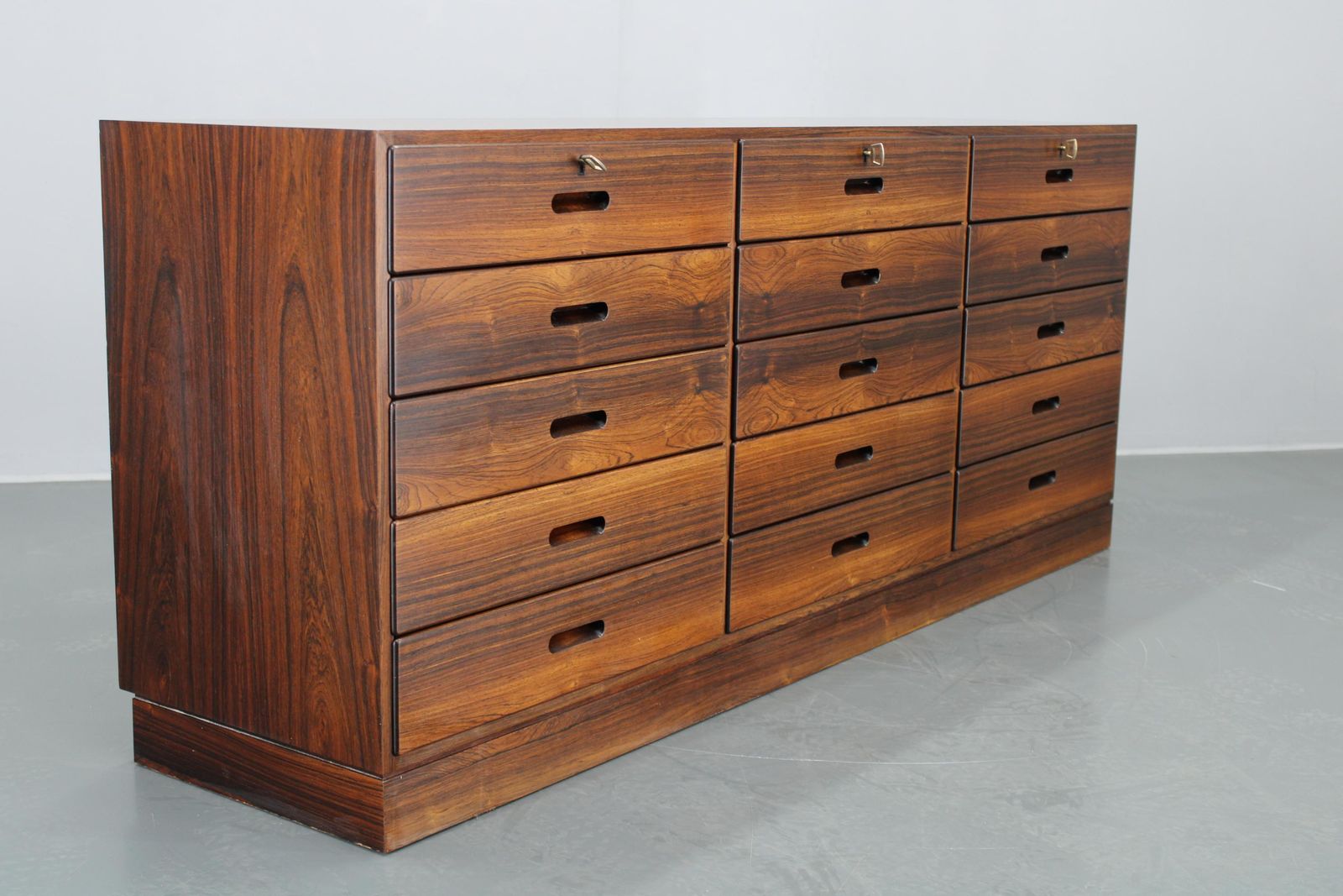 photo vinterior 1960s Rare Kai Winding Chest Of Drawers Or Sideboard, Restored