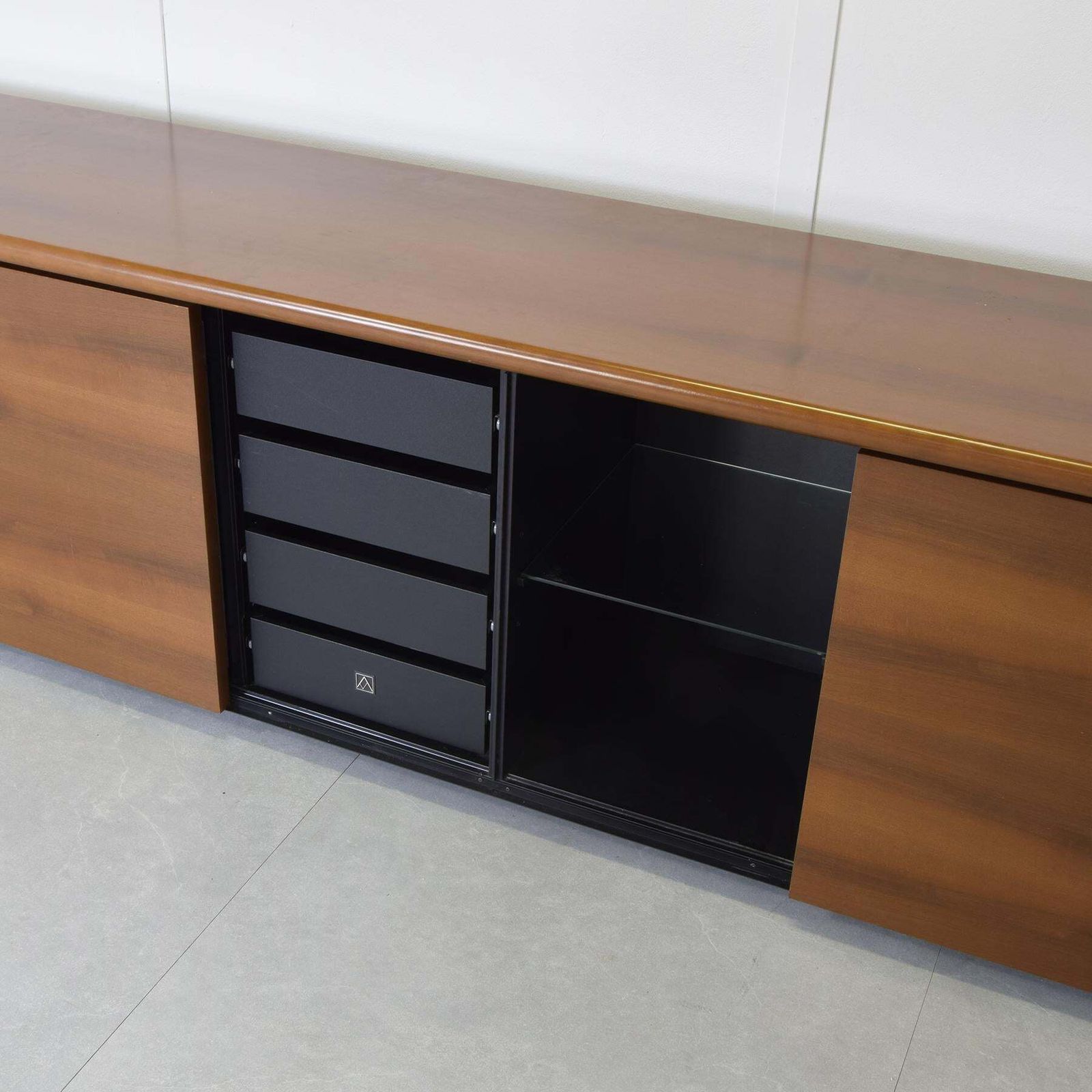 Giotto Stoppino Ludovico Acerbis Sheraton Sideboard 1980s. photo vintage