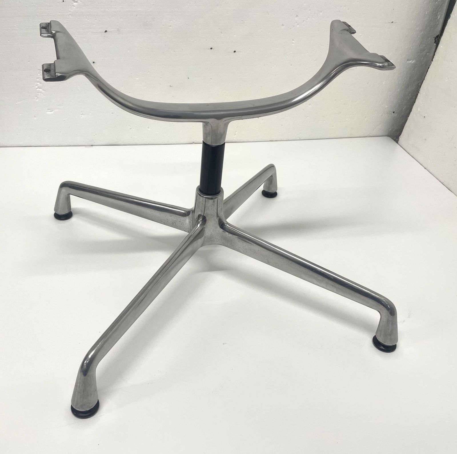 Vitra Eames 107 Base