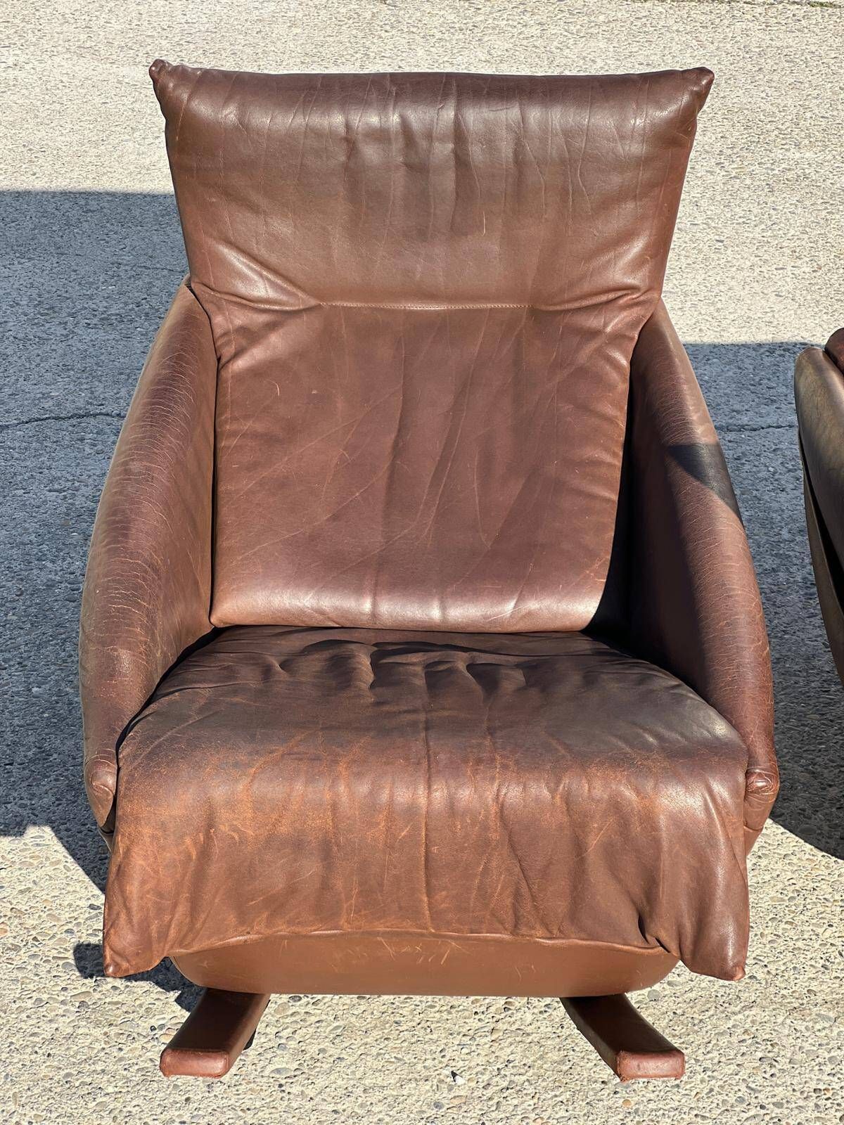 photo furniture Pair Of De Sede Rocking Chairs, Switzerland 1970 In Brown Leather