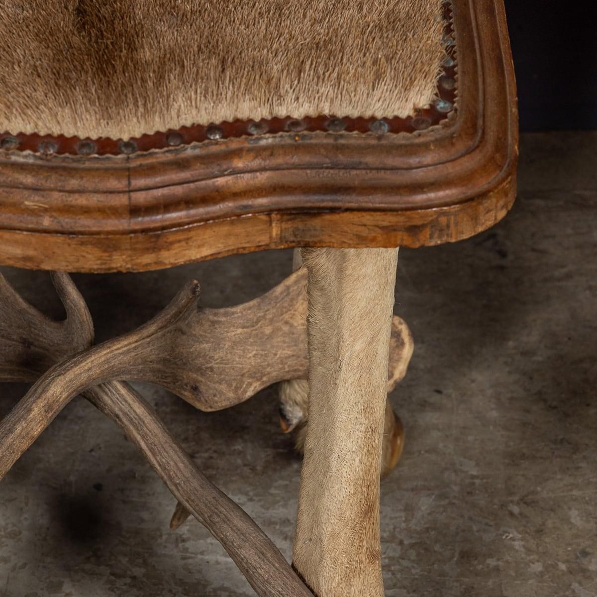 photo vinterior Antique 20th Century Austrian Pair Of Deer Antler Hall Chairs C.1900