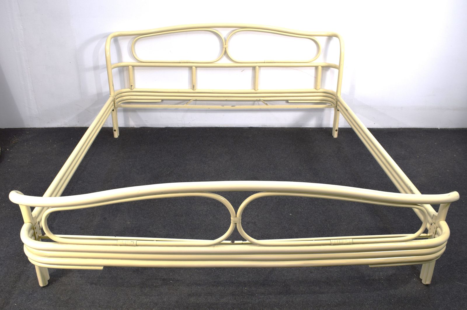 Letto Matrimoniale In Legno Laccato, Italia, Anni '60. photo furniture