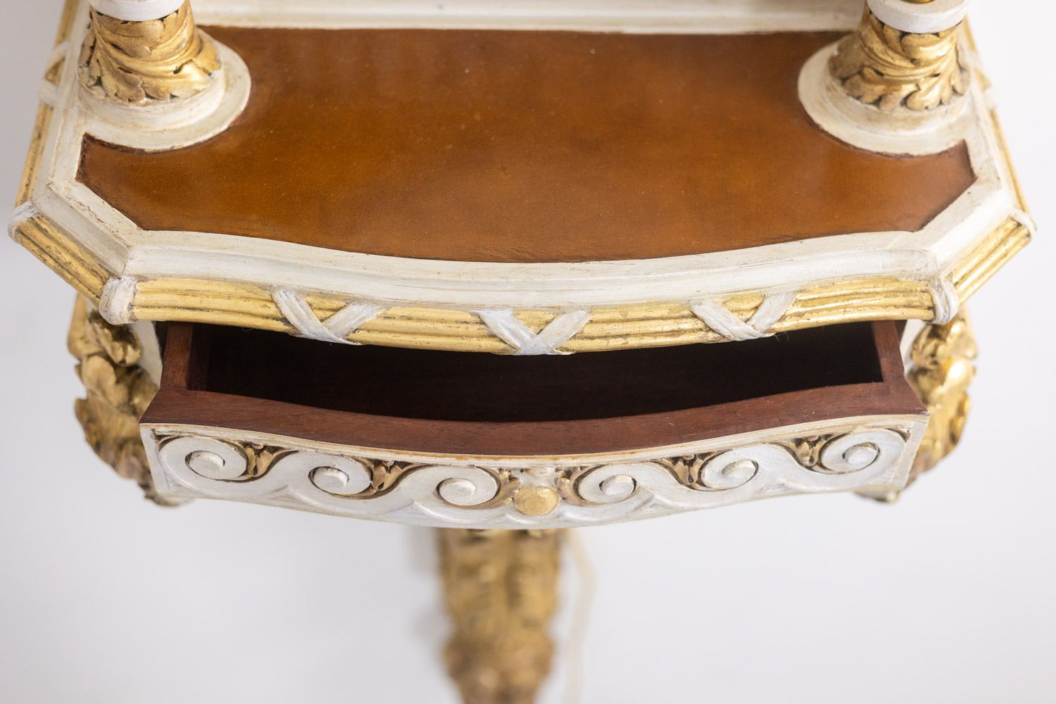 photo vinterior Console In Gilded And Lacquered Wood In Louis XVI Style. Circa 1900.