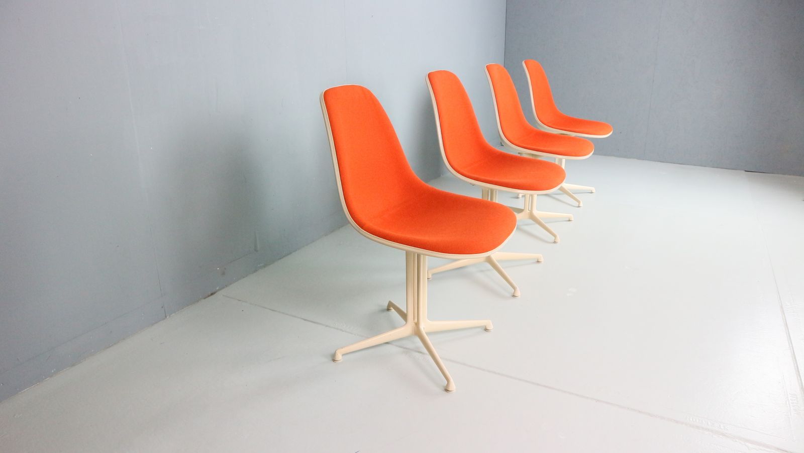 Charles & Ray Eames Set Of 4 Orange "La Fonda" Chairs For Herman Miller, 1960 photo Furniture