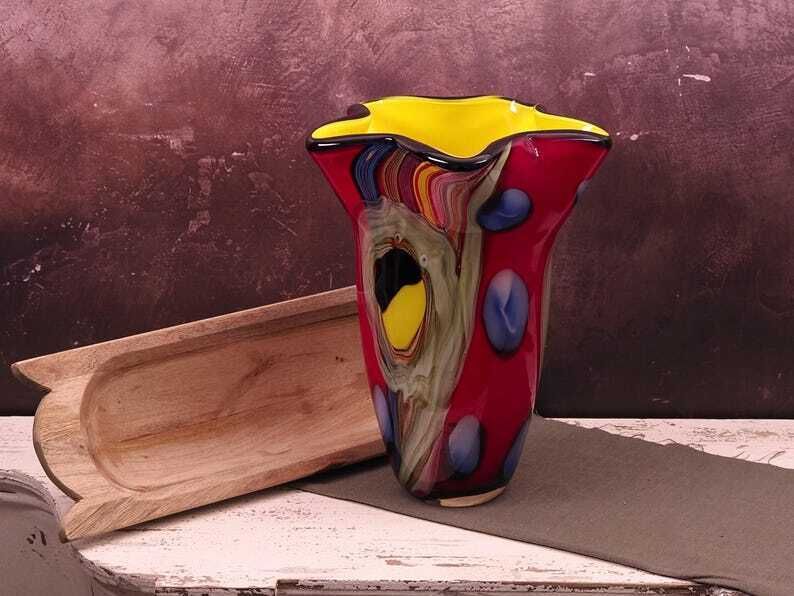 Elegant Murano Glass Vase: Handcrafted Venetian Art Piece For Luxury Home Decor