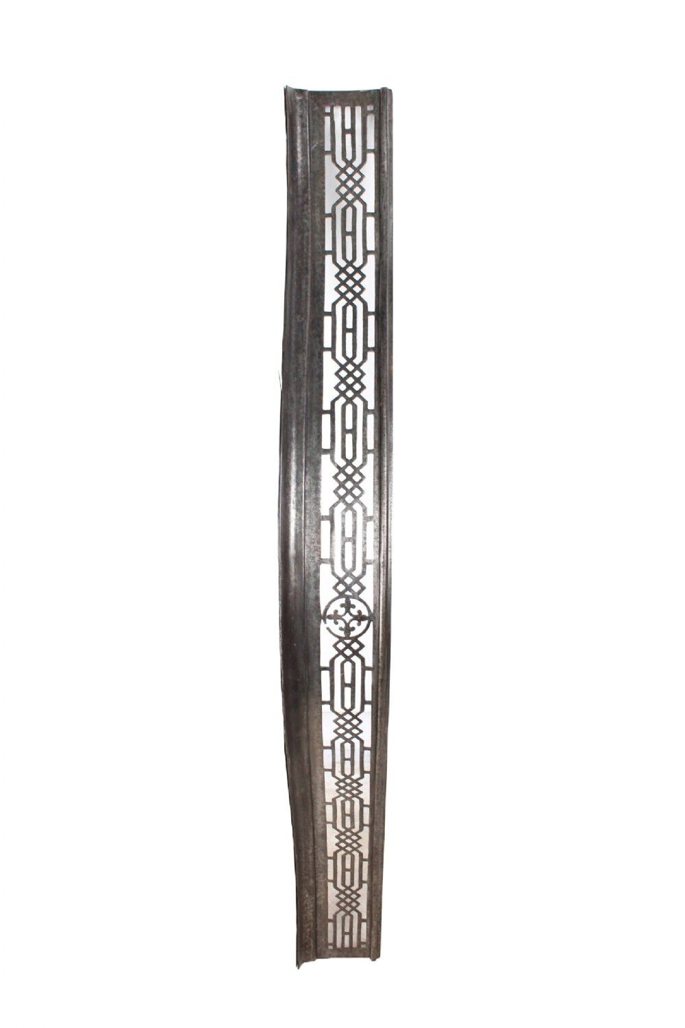 photo vinterior Antique George II Steel Fender