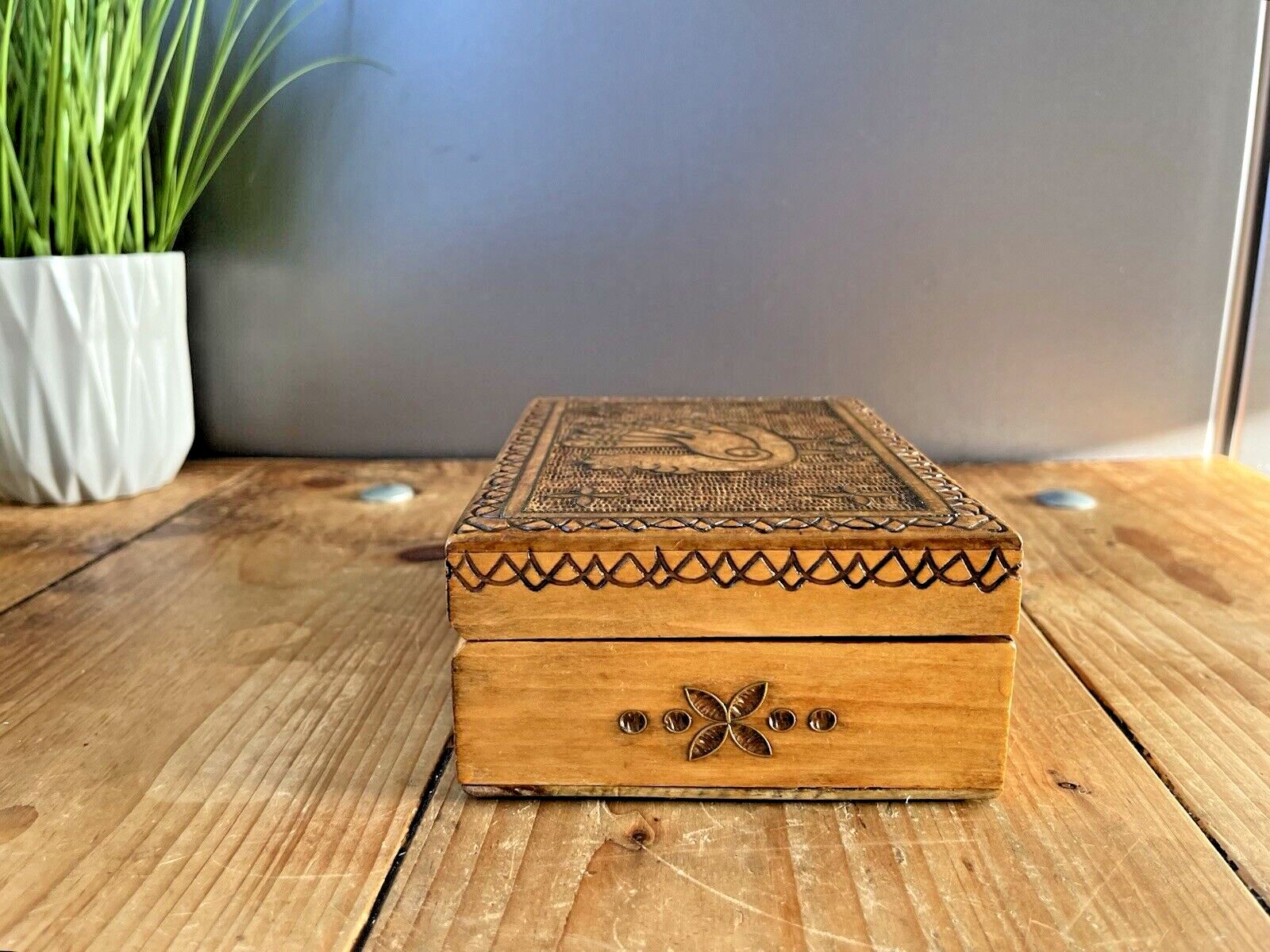Antique Hand Carved Wooden Chicken Rooster Hen Brass Inlaid Folk Art Box Scandi photo vinterior
