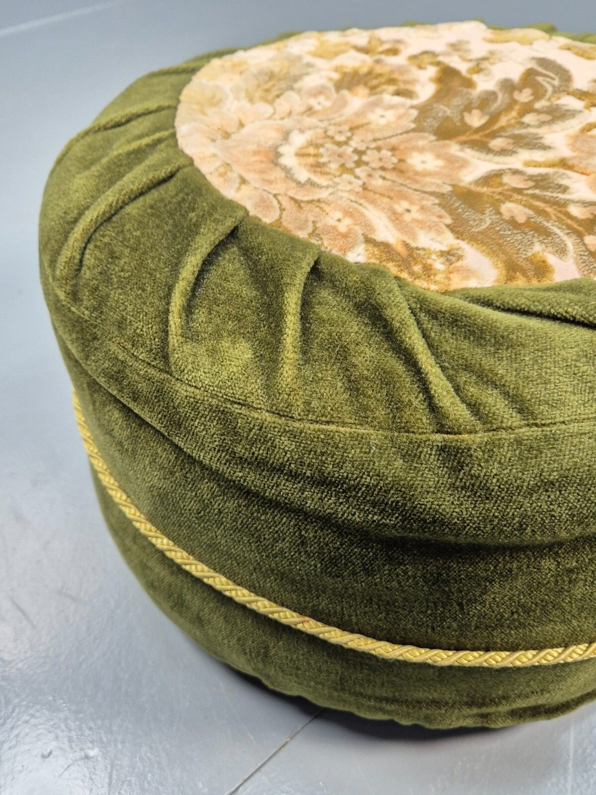 photo for sale Vintage Footstool Green Velour Floral 1970s Kitsch Eb8651 Mfoo
