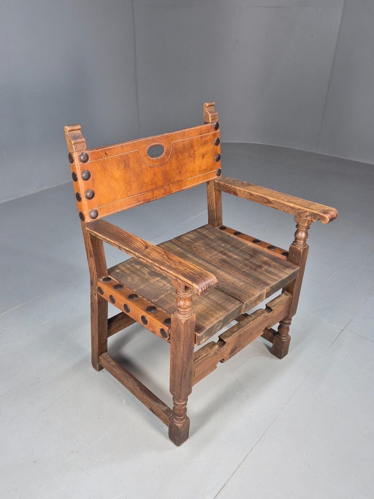 photo furniture Vintage Lounge Chair Leather Carved Wood Spanish Style Antique Eb8175 Vcar