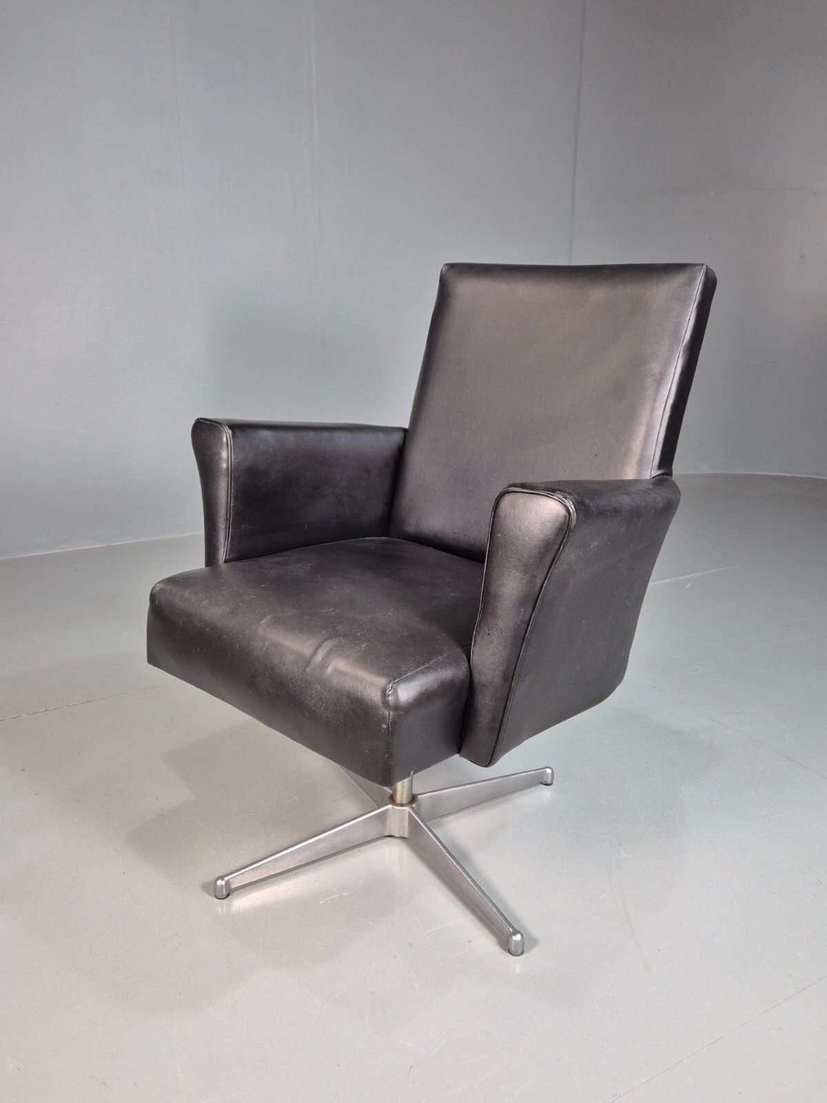 Vintage Desk Chair Black Vinyl 1960s Retro Eb7890 Mswi