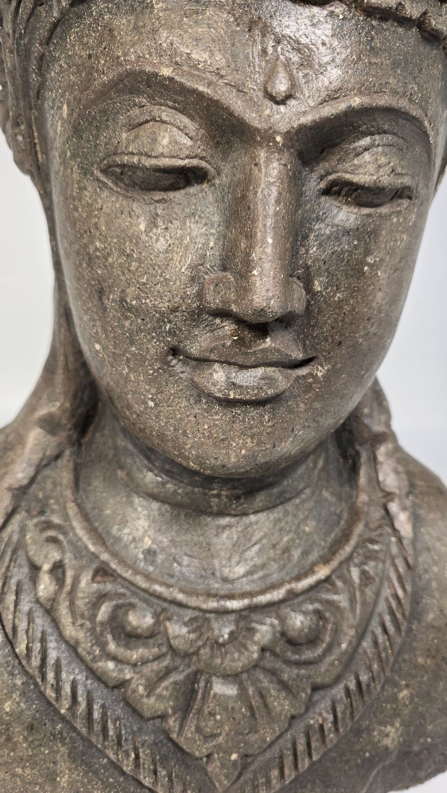 photo vinterior A Highly Decorative Indian Raj Period Carved Stone Bust Or Planter.