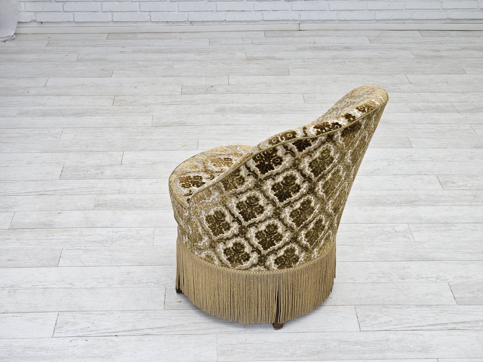photo vintage 1950s, Danish Easy Chair, Furniture Velour, Ash Wood Legs.