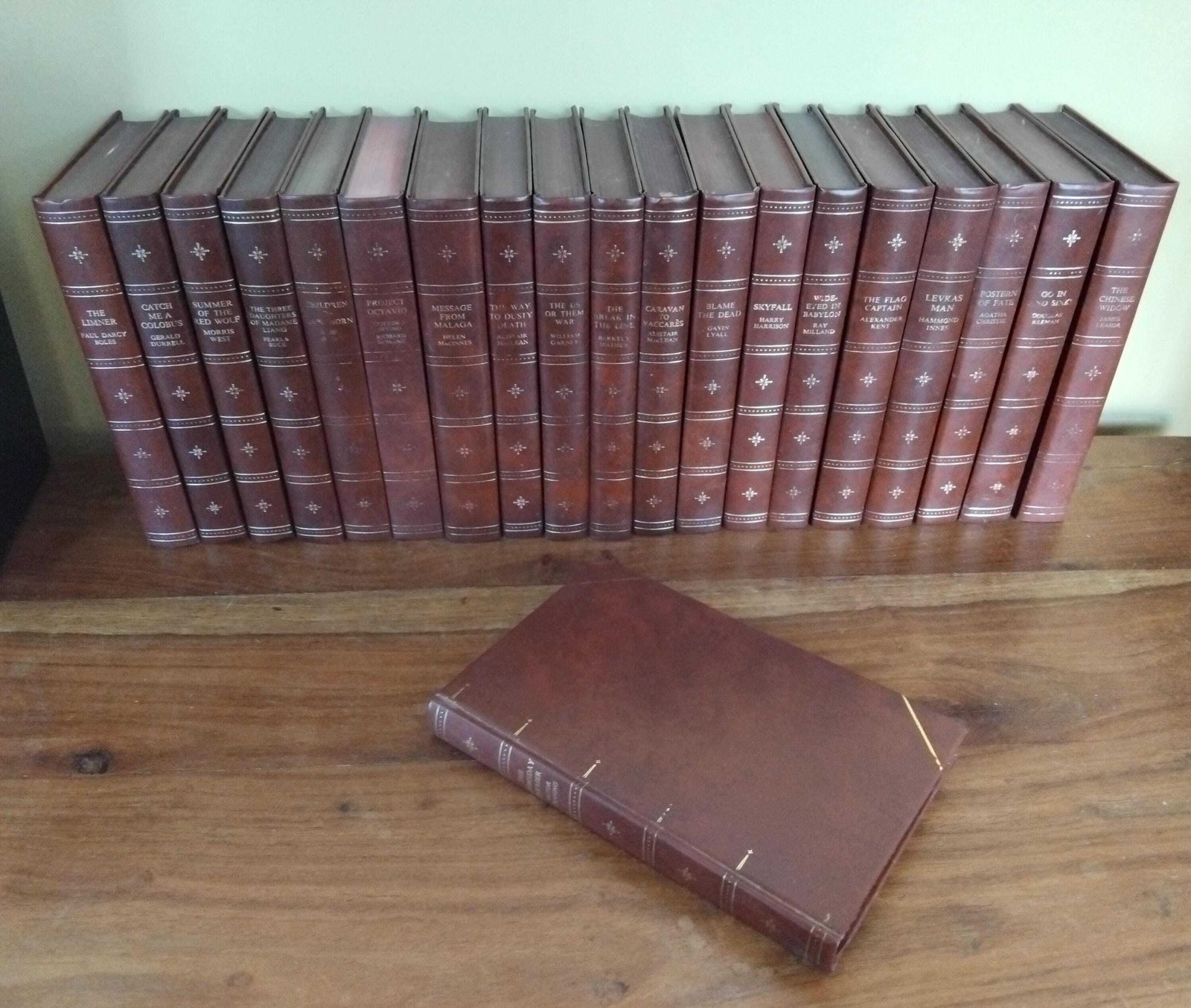A Wonderful Decorative Collection Of 20 Novels With Beautiful Rich Brown Gilded Covers, Companion Book Club, 1970's photo Home Decor