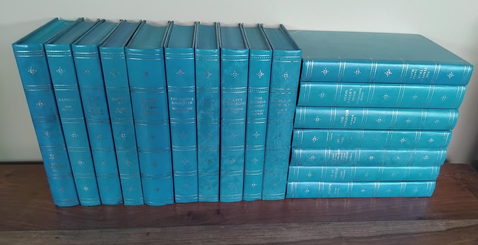 A Wonderful Decorative Collection Of 16 Novels With Beautiful Turquoise Gilded Covers, Companion Book Club, 1970's photo buy