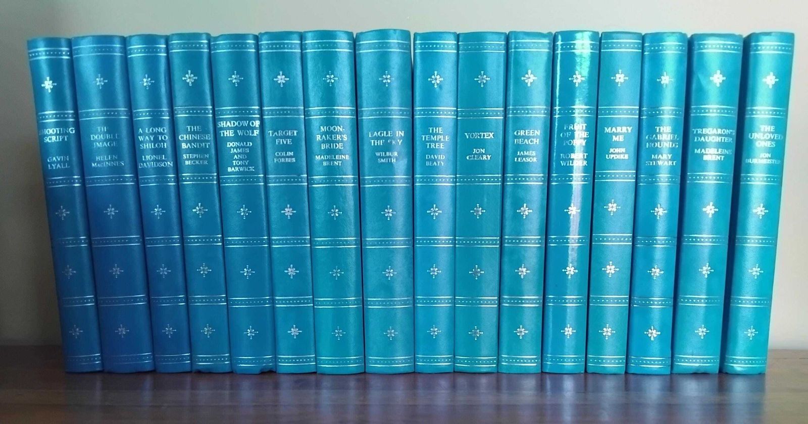 A Wonderful Decorative Collection Of 16 Novels With Beautiful Turquoise Gilded Covers, Companion Book Club, 1970's photo 103.0