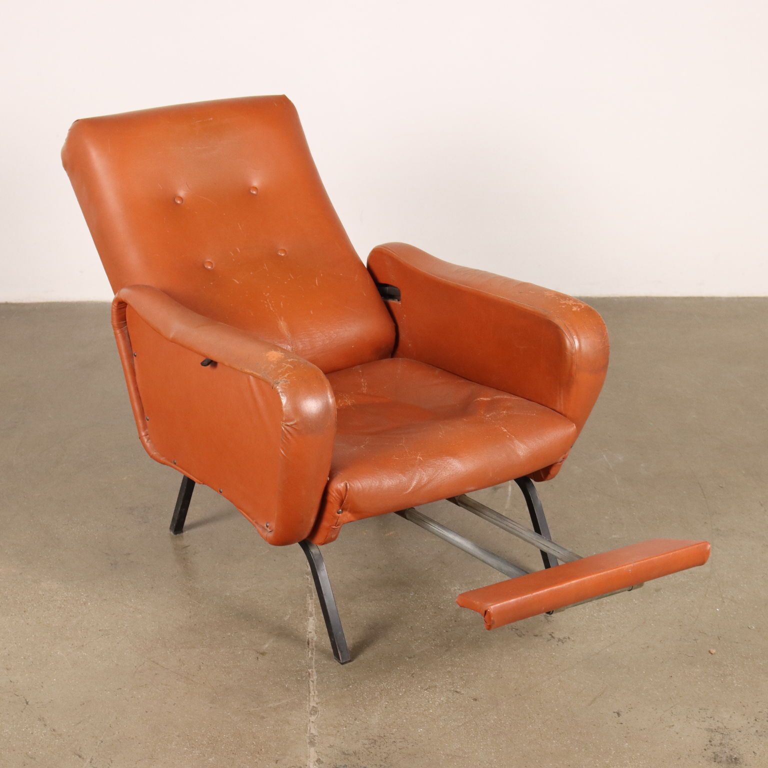 520.0 Vintage Armchair From The 1970s Foam Upholstery Leatherette Metal photo