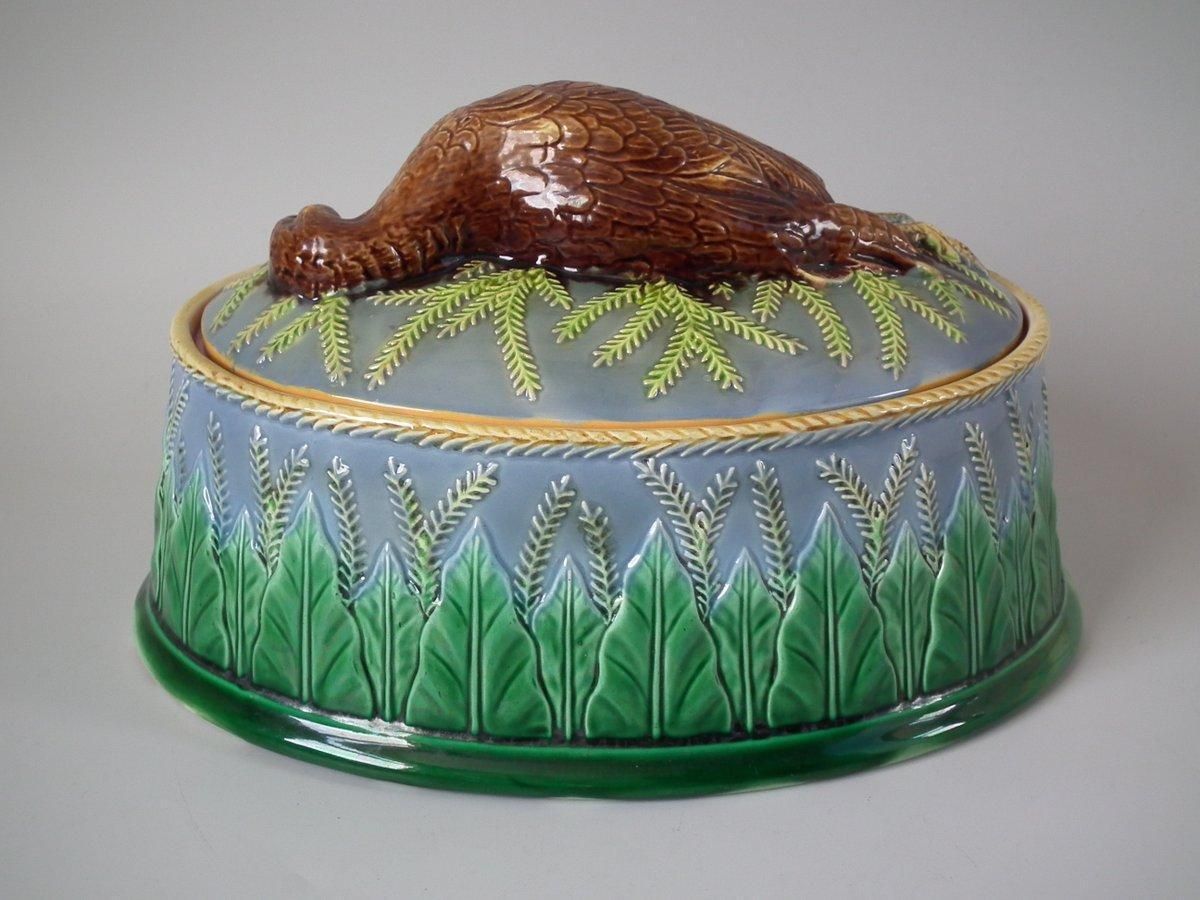 2077.0 George Jones Majolica Partridge Game Pie Dish And Cover photo